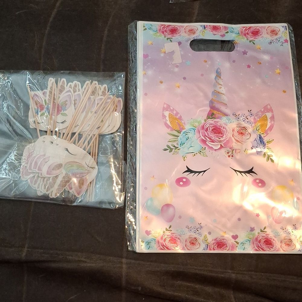 Unicorn Birthday Party Goodie Bags & Cupcake Toppers